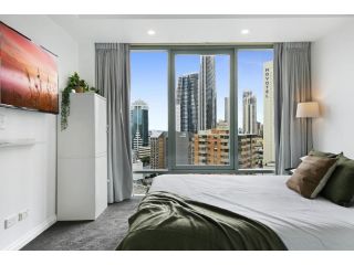 Studio with Hinterland Views in Prime Location Apartment, Gold Coast - 3