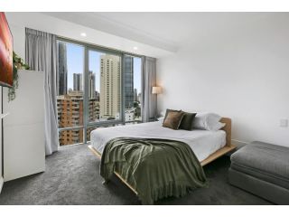 Studio with Hinterland Views in Prime Location Apartment, Gold Coast - 2