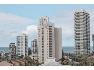 Main Beach Apartment at The Meriton Apartment, Gold Coast - 2