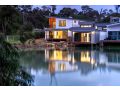 Maison du Lac - house on lake, close to town Guest house, Margaret River Town - thumb 2