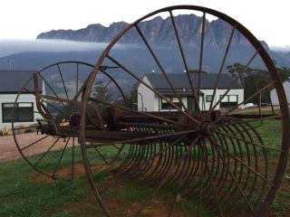 Manna Hill Farm Chalet, Tasmania - 2