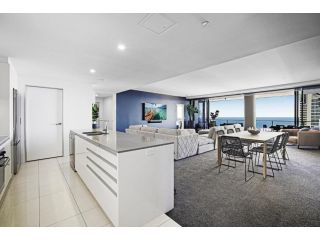 Circle on Cavill Sub Penthouse w/ 4 bedrooms Apartment, Gold Coast - 1