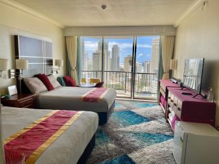 High Floor Ocean View at Surfers Paradise - Hotel Studio Apartment, Gold Coast - 1