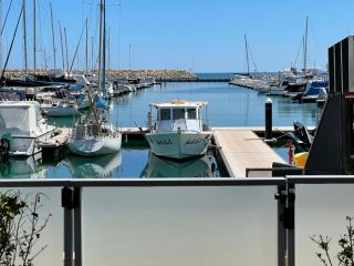 Mariner's Cove ~ Luxe Waterfront Apartment Apartment, Western Australia - 2