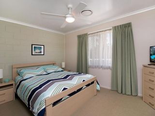 Mavic Court Unit 4 - Walk to Rainbow Bay Beach, Coolangatta and Tweed Heads Apartment, Gold Coast - 3