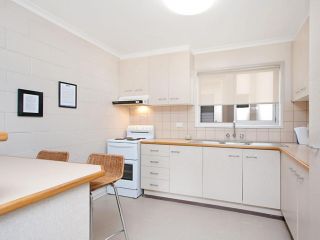 Mavic Court Unit 4 - Walk to Rainbow Bay Beach, Coolangatta and Tweed Heads Apartment, Gold Coast - 4