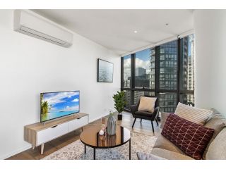 River Front Balcony Unit with City View, Gym, Pool Apartment, Melbourne - 2