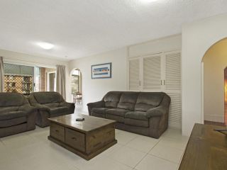 Maybury unit 1 - 70 Metres walk to Rainbow Bay beach, Coolangatta Apartment, Gold Coast - 1