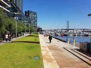 Melbourne Docklands Riverside Views Apartment, Melbourne - 4