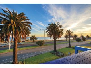 Melbourne Seaviews, Pool & Tennis Apartment, Melbourne - 5