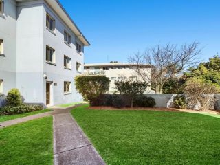 Scenic Beachside Apartment, near Bar & Restaurant Guest house, Terrigal - 3