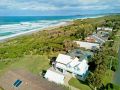 Middle Rock Beach House - Beach Front, Lake Cathie Guest house, Lake Cathie - thumb 5