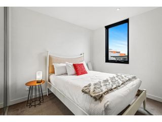 Minimalistic Prahran Apartment with Balcony Hotel, Melbourne - 4