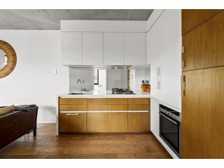 Minimalistic Prahran Apartment with Balcony Hotel, Melbourne - 3