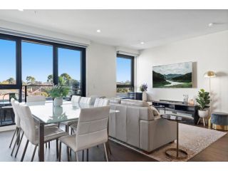 Modern 2-Bed Essendon Apartment With Views Apartment, Melbourne - 2