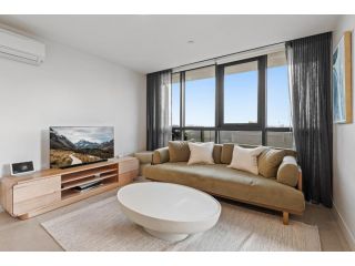 Modern 2-Bed Unit Near Albert Park with Balcony Apartment, Melbourne - 2