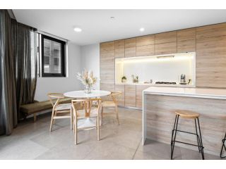 Modern 2-Bed Unit Near Albert Park with Balcony Apartment, Melbourne - 4