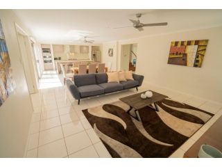 Modern 5 Bedroom home close to Harbour town Guest house, Gold Coast - 5