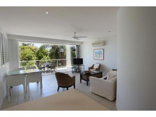 Delightful family apartment in modern complex Apartment, Sunshine Beach - 1