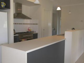 Modern Beachside 5 Bedrooms Guest house, Rye - 1