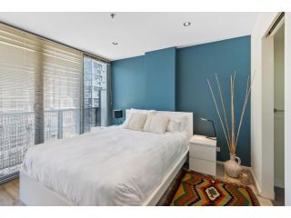 Modern City Convenience with Great Amenities Apartment, Melbourne - 2