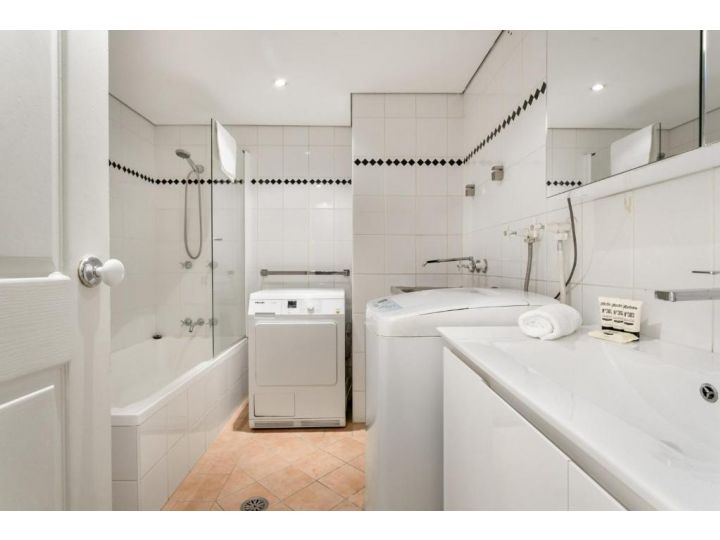 Modern, Executive Apartment near Newtown Apartment, Sydney - imaginea 11