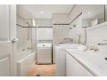 Modern, Executive Apartment near Newtown Apartment, Sydney - thumb 11