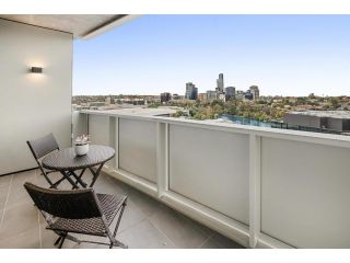 Modern, Executive 1 Bedroom Apartment With Balcony Apartment, Melbourne - 2