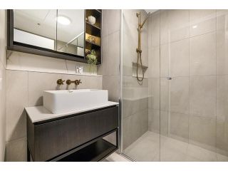 Modern, Executive 1 Bedroom Apartment With Balcony Apartment, Melbourne - 5