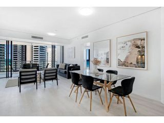 Modern High Floor 2 Bed Ocean Facing Apartment in Sierra Grand Apartment, Gold Coast - 3