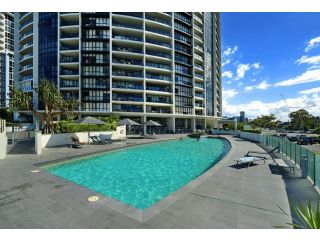 Modern High Floor 2 Bed Ocean Facing Apartment in Sierra Grand Apartment, Gold Coast - 1