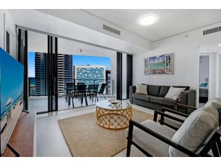 Modern High Floor 2 Bed Ocean Facing Apartment in Sierra Grand Apartment, Gold Coast - 2