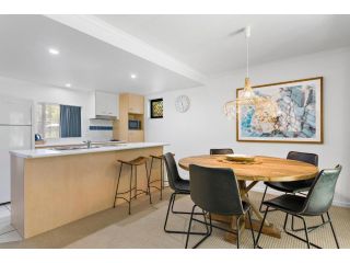 Modern & Stylish 2 Bedroom Townhouse Apartment, Noosaville - 5