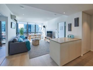 2 Bed 2 Bathroom Brand New Unit with Gym and Pool Apartment, Melbourne - 5