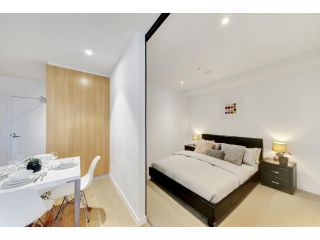 NEW! A Modern & Cozy 2BR Apt Next to Southern Cross with City Views Apartment, Melbourne - 5