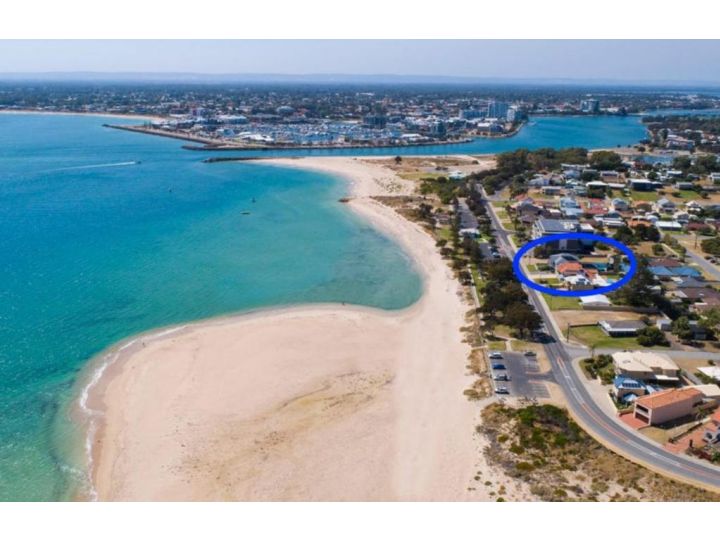 Beachfront Family Favourite Home with Pool & Views Guest house, Mandurah - imaginea 5