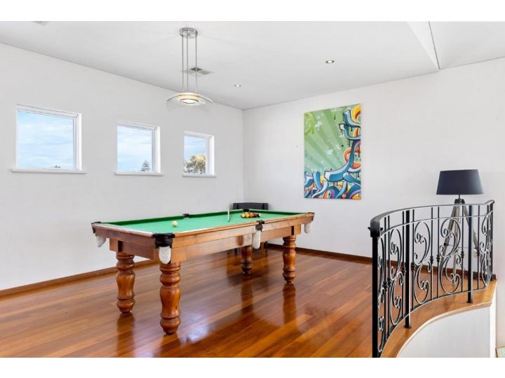 Beachfront Family Favourite Home with Pool & Views Guest house, Mandurah - imaginea 7