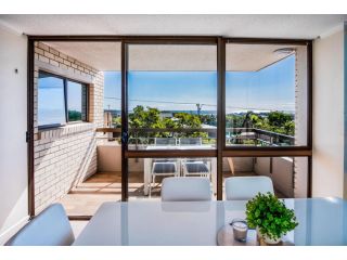Retro Beach Style Apartment with Ocean Views - Walk to Kings Beach! Apartment, Caloundra - 1