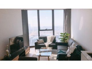 New luxury 1BR Apt, infinity pool Apartment, Melbourne - 2