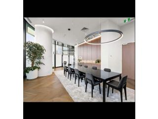 New luxury 1BR Apt, infinity pool Apartment, Melbourne - 5