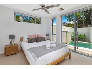 Sunshine Beach Retreat - 3 Bedroom Family Apartment - Wifi - Netflix - 2 Cars Apartment, Sunshine Beach - 3