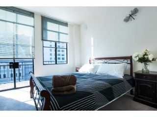 Noah Â· Central City Location with Views & Parking Apartment, Melbourne - 5