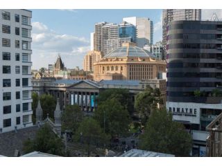 Noah Â· Central City Location with Views & Parking Apartment, Melbourne - 1