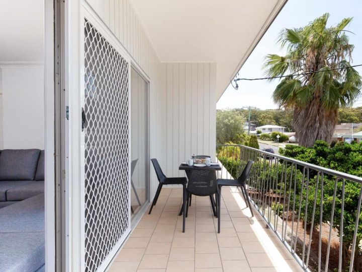 The Norburn&#x27;, 3 Norburn Avenue - aircon, boat parking, close to water & clubs Guest house, Shoal Bay - imaginea 4