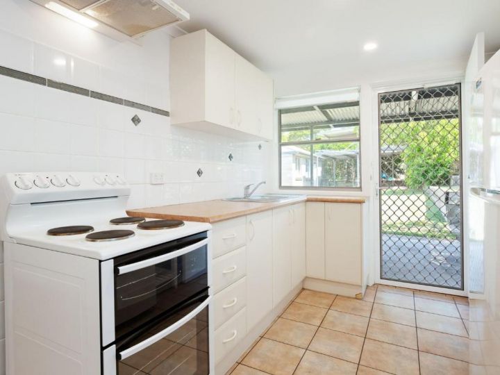 The Norburn&#x27;, 3 Norburn Avenue - aircon, boat parking, close to water & clubs Guest house, Shoal Bay - imaginea 13