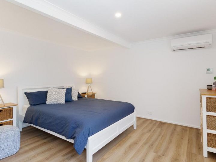 The Norburn&#x27;, 3 Norburn Avenue - aircon, boat parking, close to water & clubs Guest house, Shoal Bay - imaginea 11