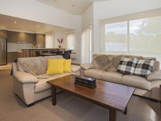 Northview 2 - 9 Clyde Street, Jindabyne Guest house, Jindabyne - 2