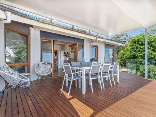 'Nunkeri', 5 Kerrie Close - Stunning House with Fabulous Views, Linen, WIFI & Air Conditioning Guest house, Nelson Bay - 4