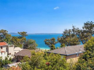 'Nunkeri', 5 Kerrie Close - Stunning House with Fabulous Views, Linen, WIFI & Air Conditioning Guest house, Nelson Bay - 1